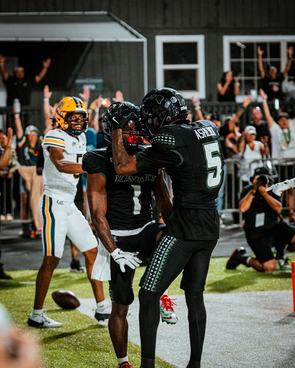 HawaiiFootball's tweet image. B-White you are a magician 🤯

#BRADDAHHOOD x #GoBows