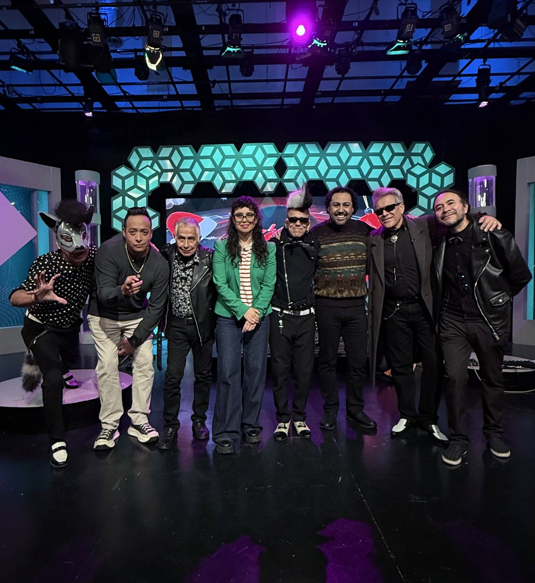 El supergrupo de Los K’comxtles con el poder del rockabilly y rock and roll mexicano en <a href="/MexiquenseTV/">Mexiquense</a> 🎄⭐️