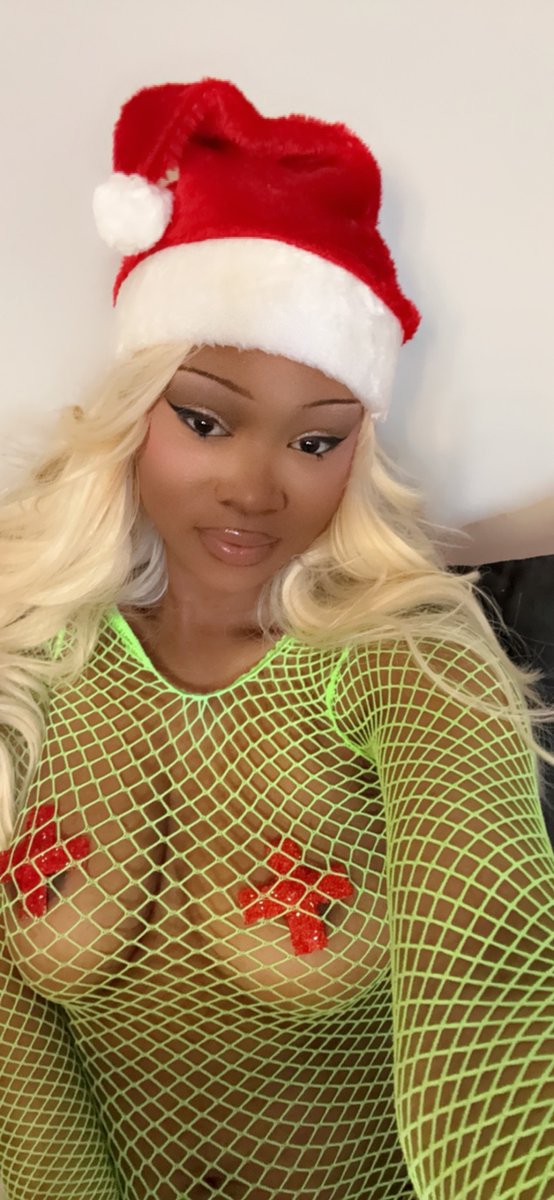 Merry Christmas losers! Make sure you celebrate and spoil Me all day today😘