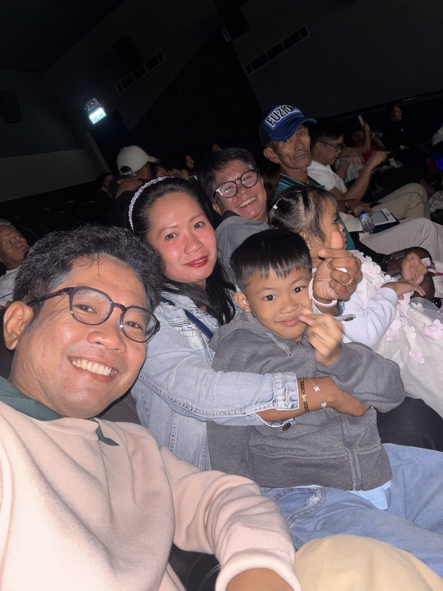 JaymarLikes's tweet photo. Paano ba maging isang ina? Grabee iyak ko huhu dabest ka talaga meme @vicegandako  
#CallMeMother #MMFF https://t.co/tgoBbNmbae