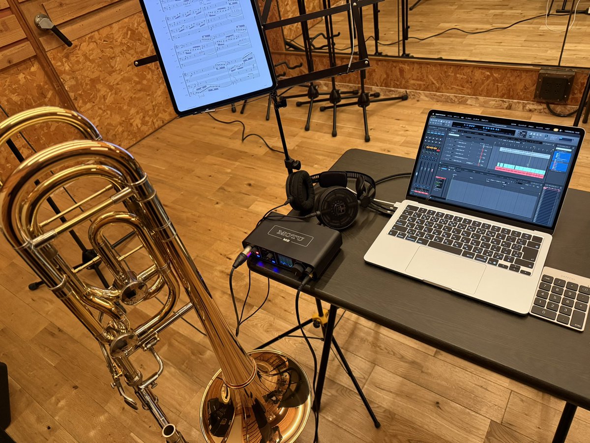 SlidingCafe's tweet image. 一昨日のMellowTone Ring事業拡大に向けた打合せ、昨日のフリューゲルホーンでのMellowTone Ring試奏動画撮影のため中断していた一人多重録音のバストロンボーン録音再開。11分を超える超大曲なので、ゴールはまだまだ果てしなく遠い。
#トロンボーン #一人多重録音