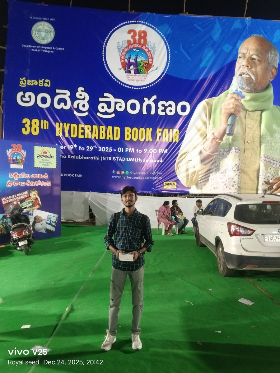 RBushipaka's tweet photo. నిన్న పుస్తక ప్రదర్శనలో అందెశ్రీ గారి ��్రాంగణం ముంగిట..... https://t.co/QyPryRrHir