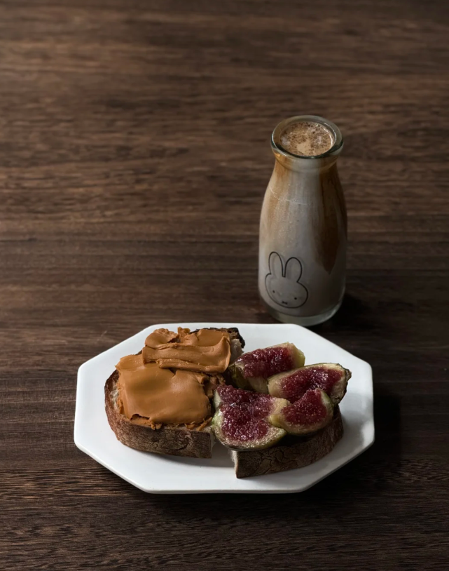 Zaicsxero's tweet photo. ☕️🥖 https://t.co/rBWzvtIicd