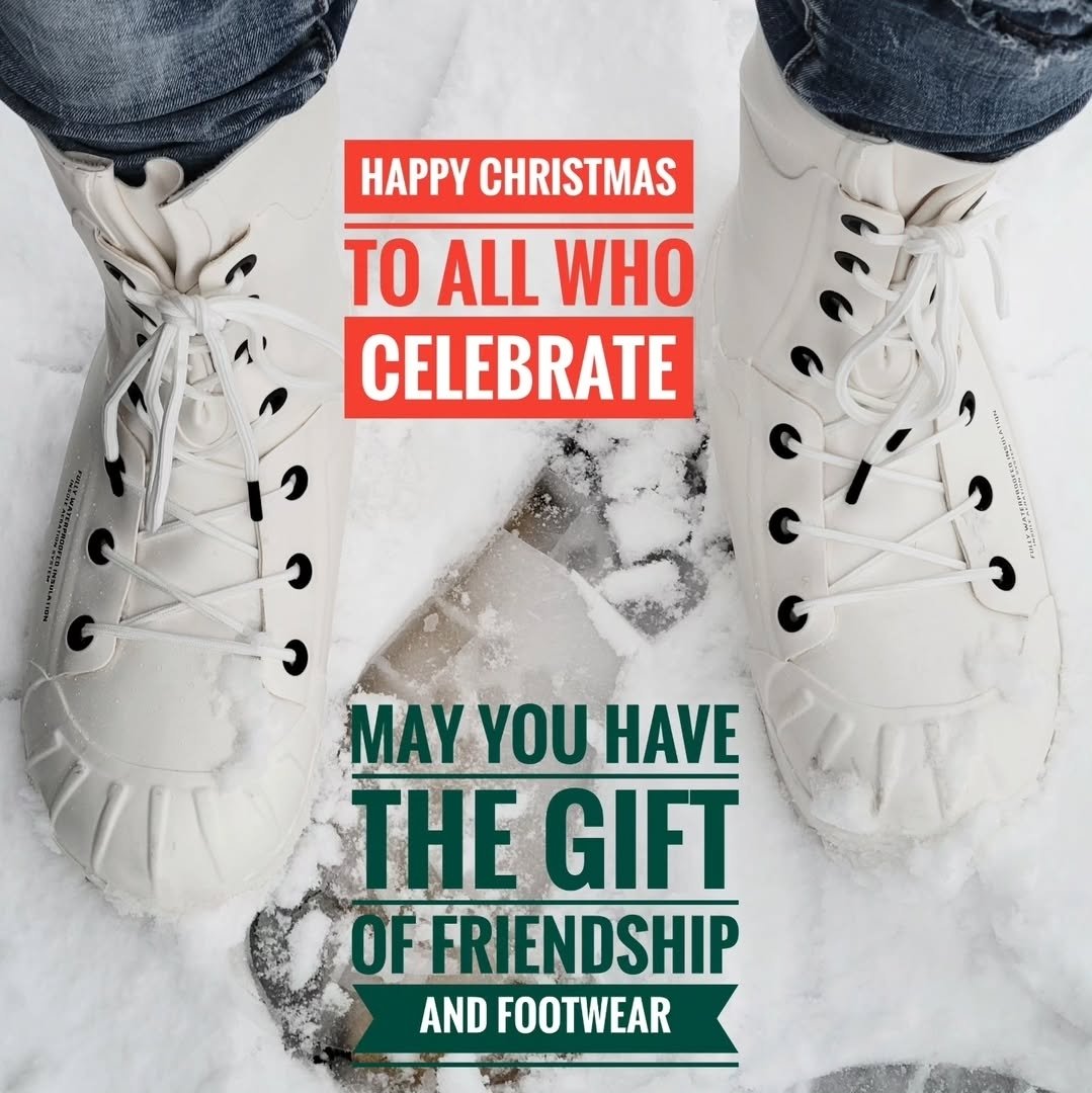 LightstormN's tweet image. To those who celebrate, a very Merry Christmas. May you have the gift of friendship and footwear. 
#bootfriendsforever
#boots #bootporn #bigboots #bootsaddict
Tall boots, rubber boots, waterproof boots, winter boots, Christmas time. Friends