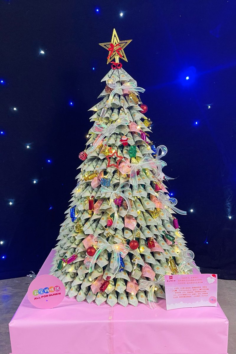 nu20010725's tweet photo. 🎄 𝙈𝙚𝙧𝙧𝙮 𝘾𝙝𝙧𝙞��𝙩𝙢𝙖𝙨🎄
       nunu宝贝，圣诞快乐！
愿幸福欢乐永远围绕在你身边！
无论何时，我们都爱你支持你❤️

@CwrNew ♡
#NuNew #NanaNu
#MerryChristmas https://t.co/6FP3NMJ4kt