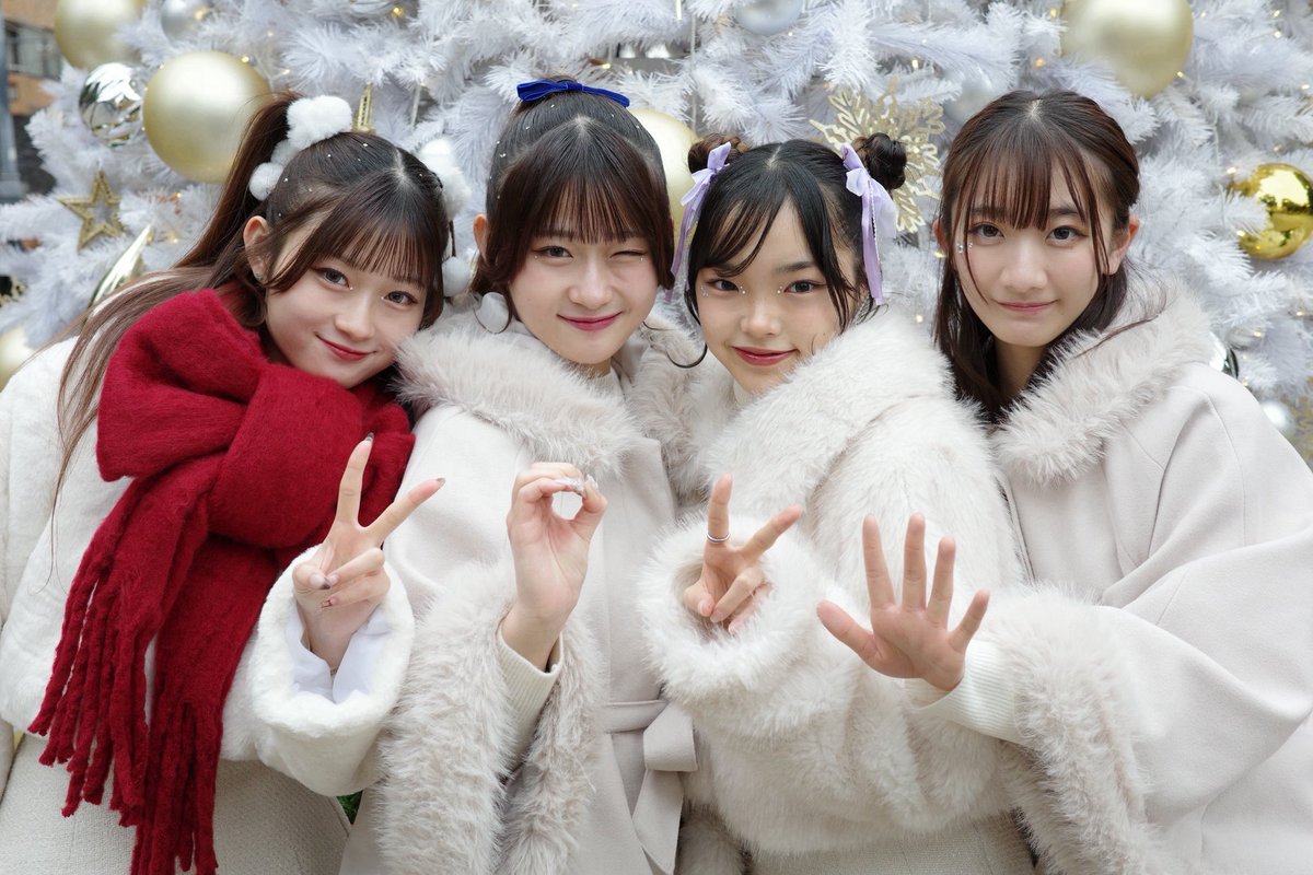 ivyjct_official's tweet photo. 🎧ྀི🎤 𝐓𝐨𝐝𝐚𝐲'𝐬 𝐈𝐕𝐘𝐉𝐂𝐓

4人組ガールズグループ
IVYJCT(#アイビージャンクション )です！

年内最後のライブ
ありがとうございました✨

楽しんでいただけましたか？

＼\メリークリスマス🎄/／

#IVYJCT #アイジャン #BALLPARKXmas #横浜公園 #クリスマスマーケット2025 https://t.co/4rnmG3jXed