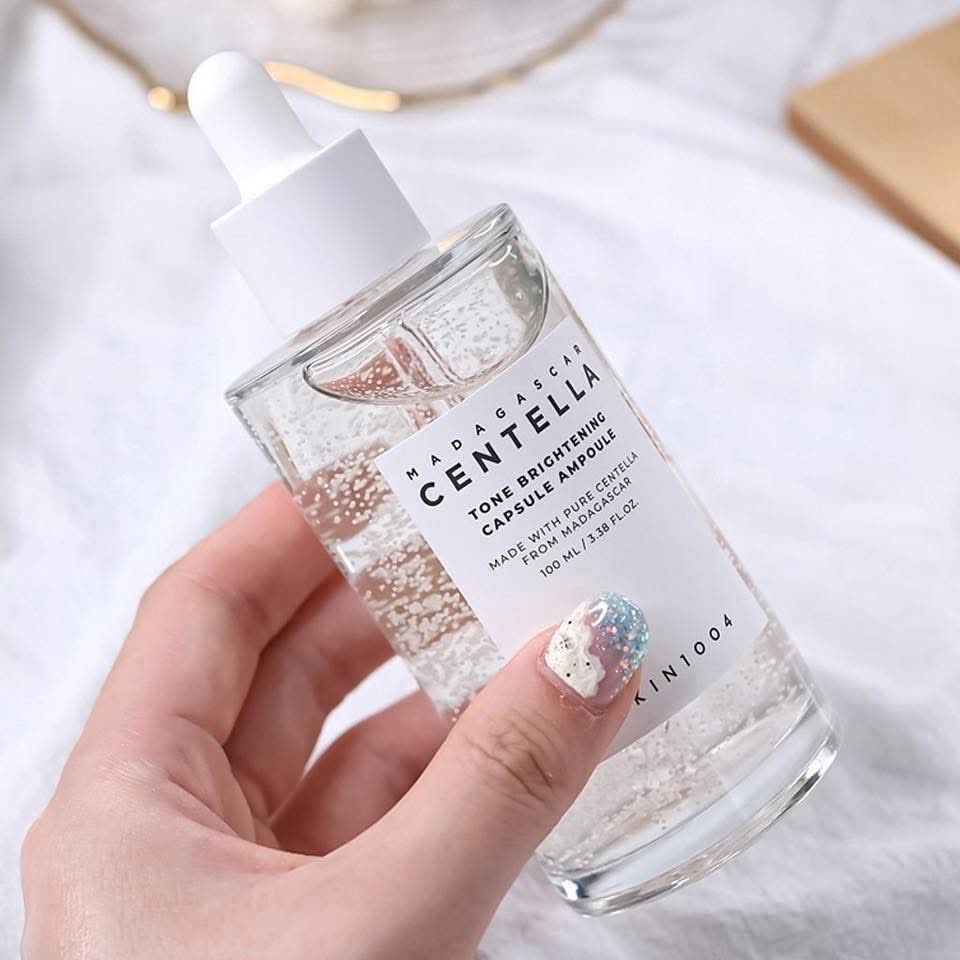 bubbletstores's tweet photo. 🥣พร้อมส่ง Skin1004 Madagascar Centella Tone Brightening Capsule Ampoule 100ml

ผิวสว่างกระจ่างใส ลดเลือนจุดด่างดำ ลดการหมองคล้ำ โดยไม่ระคาย​เคืองเนื้อบางเบา ซึมไว ไม่เหนียวเหนอะหนะ ผิวแพ้ง่ายใช้ได้

🧺360฿
Exp.2028

#skin1004 https://t.co/d1xQZPa4UM