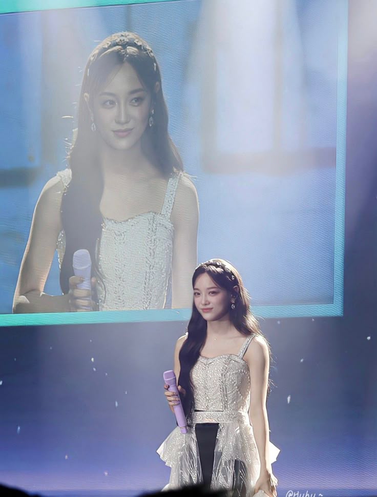 cleanzy_jpg's tweet image. i randomly saw these concert photos of sejeong in pinterest and 

IM SOOO INLOVEEE, SHE LOOKS SO ETHEREAL🥹🫶🏼
#KimSejeong #김세정