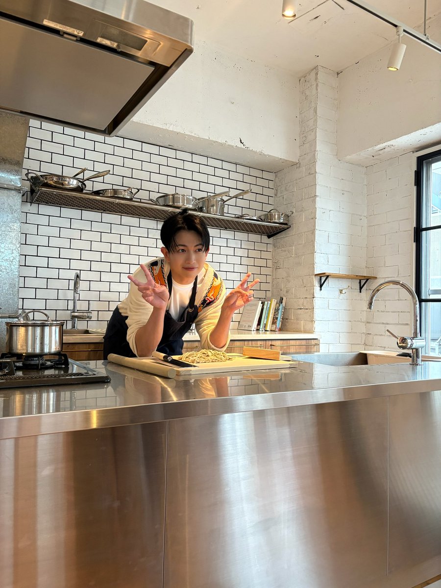 お知らせ🍜

現在発売中の『#JUNON 2月号』
#綱啓永 が掲載されています！

お蕎麦を作りました🙌🏻

撮影後にみんなでいただきましたが
思いの外美味しくてびっくり🫢

是非チェックしてください✅