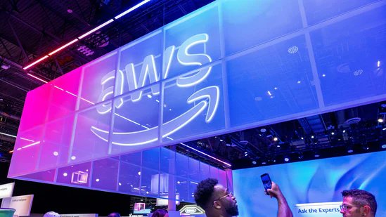 BiswasSujit2025's tweet photo. AWS servers down: ARC Raiders, Fortnite, Rocket League, Epic Games - Full list of games affected 
More news :https://t.co/k5kPxXicpF An Amazon Web Services  outage is disrupting multiple online gaming services,
#fortnite
#server
#status
#arc
#raiders
#down https://t.co/ozOwbDVhBY