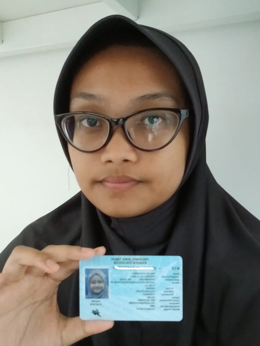 wassak_98's tweet image. 저희같은 피해자 더 나오지 말라고 사기친분 올릴게요

이름은 Balqis Surhanda 사는 지역은 Malang부근에 살고있다고합니다

저 말고도 다른 외국인에게 스트레이키즈 및 다른 아이돌 가수 티켓 사기를 쳤다고해요
혹시나 이분을 아시거나 연락할 방법이 있으신 분은 dm부탁드립니다