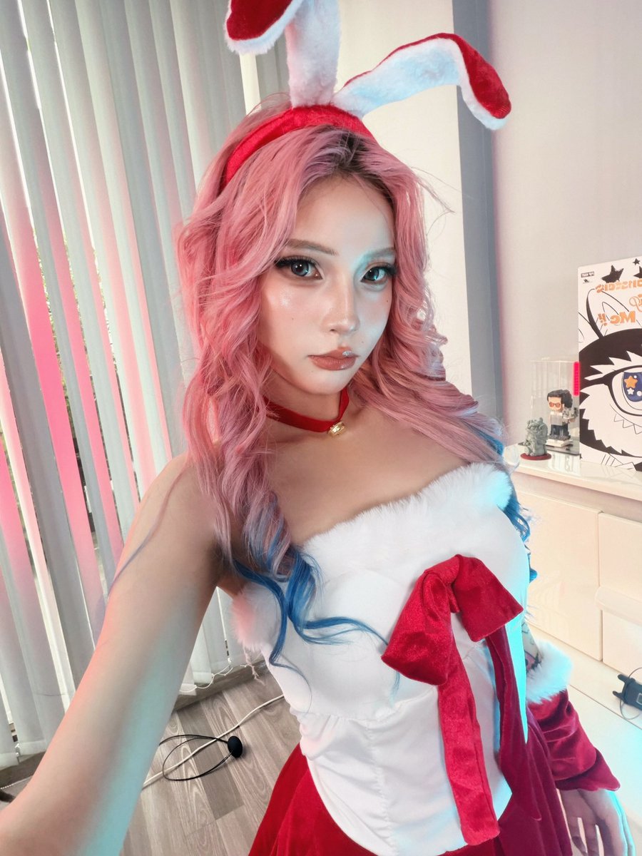 Yee Pink tweet media