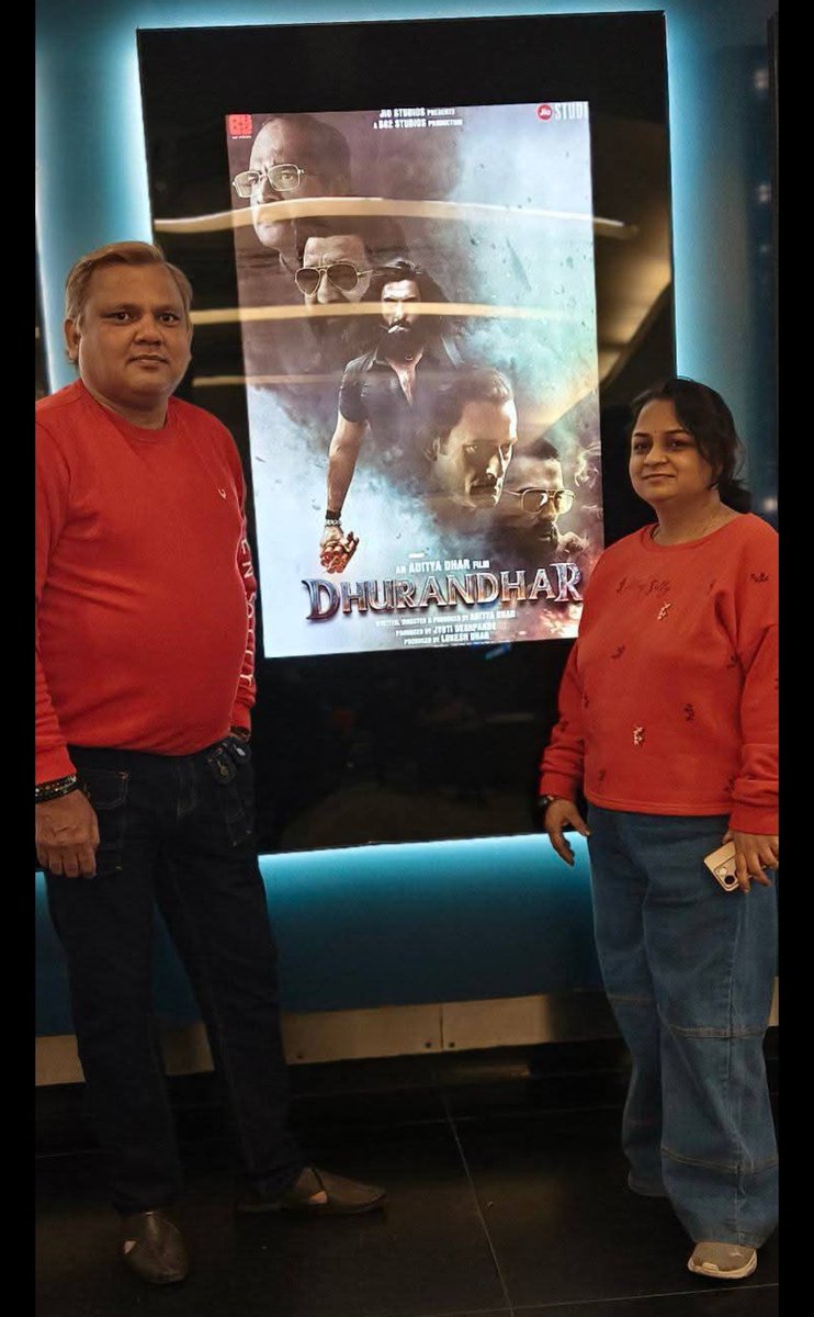 dkg_inc's tweet photo. @AdityaDharFilms 
Dear Dhar Ji, fatte chak diye, @DhruvRathenx  jaise libranduo ke kaha kaha dard ho raha inhe khud nahi pata. Abhi to inko dard ho raha second part aane do agar ye apne dhande se suicide na kar le.
Delhi wale dard lete nahi dard dete hai.
Jai Hind🇮🇳
Jai Bharat🇮🇳 https://t.co/vIItyStFWq