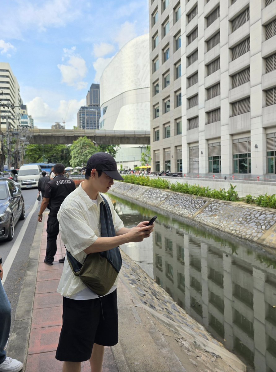 behelkyungsoo's tweet image. Next COD megalodon