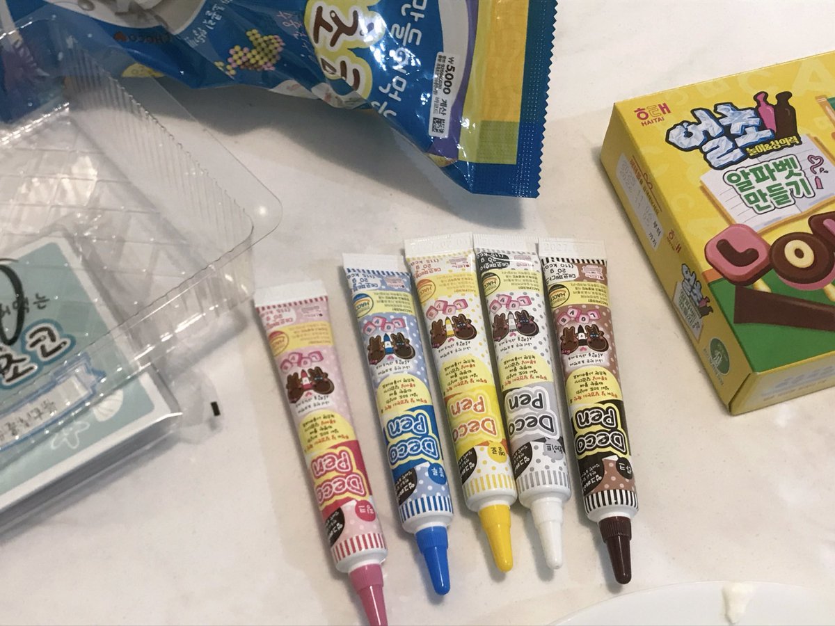 blu. tweet media