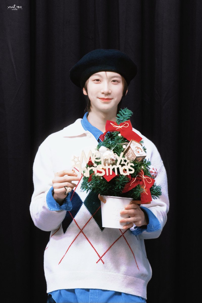 𝟮𝟱𝟭𝟮𝟮𝟬 𝗶𝗻𝘁𝗲𝗿𝗔𝘀𝗶𝗮 𝗙𝗮𝗻𝘀𝗶𝗴𝗻🐕🍩

𝑀𝑒𝑟𝑟𝑦 𝐶ℎ𝑟𝑖𝑠𝑡𝑚𝑎𝑠🎄~

#카이렐 #KYRELL #カイレル
#앰퍼샌드원 #AMPERSANDONE