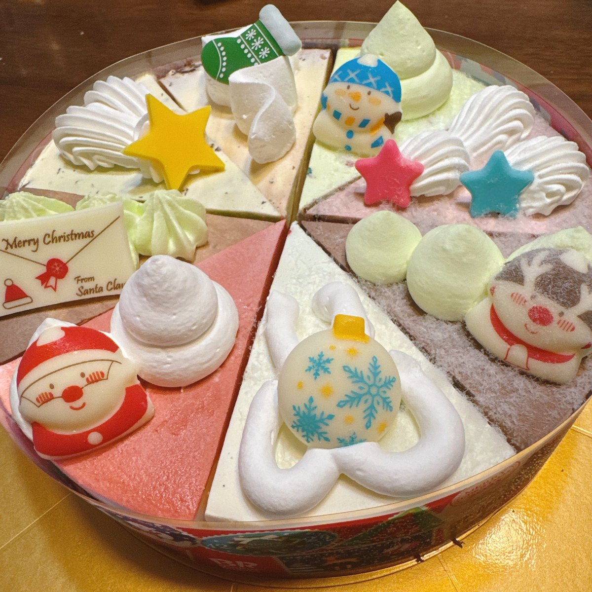 最近はアイドルとラーメンを食べに行ったり（写真撮るねって言ったらファンサしてくれて神だった）、クリスマスマーケット行ったり、なぜか実の兄とクリパしたりしてました。メリークリスマス🎄