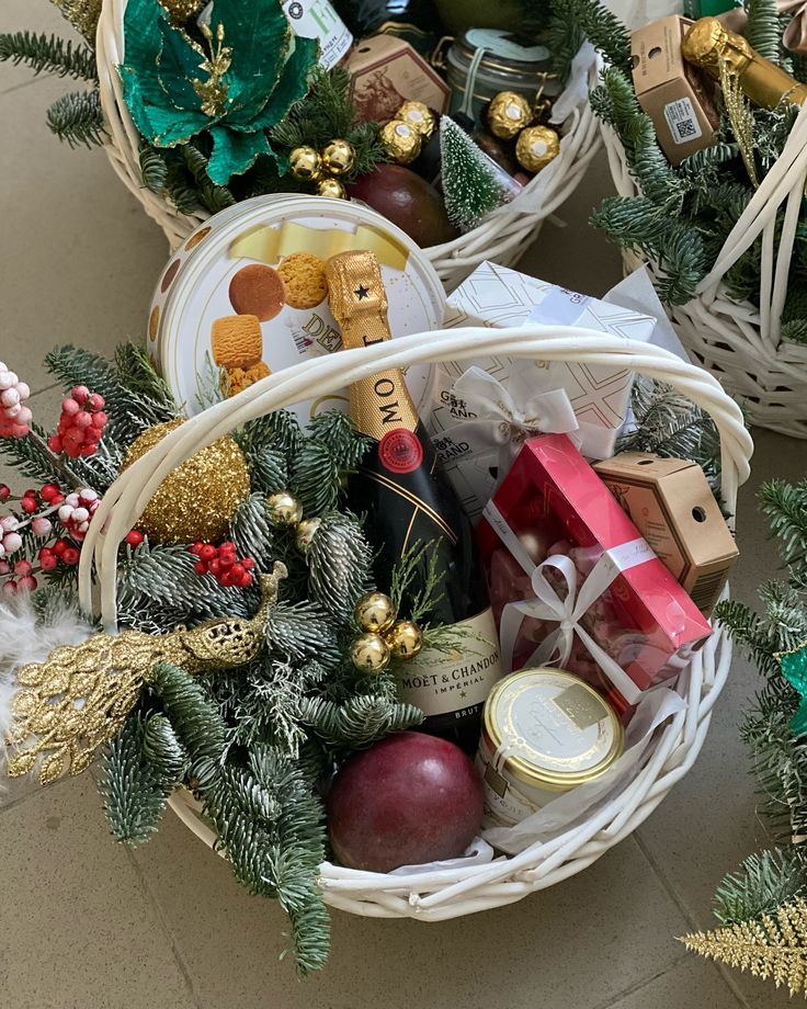 weiberbursche's tweet image. “May this season of Yuletide bring you a rare serenity amidst the chaos of our daily pursuits. May the coming year favor you with clarity, purpose and subtle joys that often go unnoticed. Merry Christmas (to anyone who saw this).”