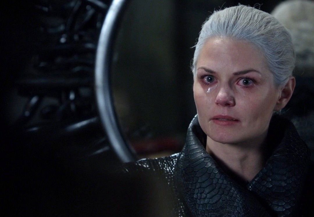 flores_karool's tweet image. “Que doa em                  “Que doa em 
mim e em mais               todos menos
ninguém.”                            em você.”