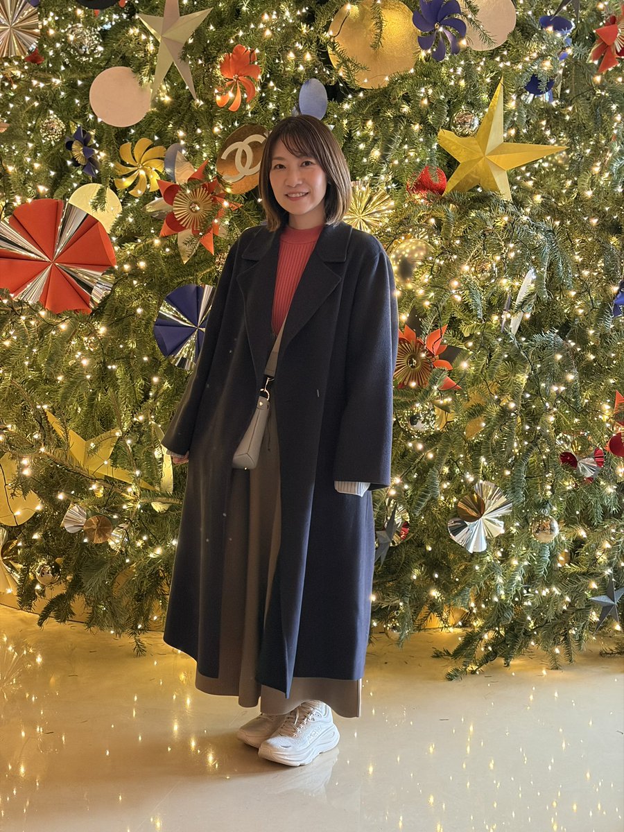Suara_FIX's tweet photo. クリスマスぽい写真あったかなーと探してたら、これがあった！！この間の香港で見つけたラグジュアリーなツリー🎄煌めきがすごかった🤩

Suaraサンタ🤶へお願い事ありがとうね笑。皆さんも体調お気をつけて〜✨
メリークリスマス⛄️ https://t.co/vn0ApwpUdX