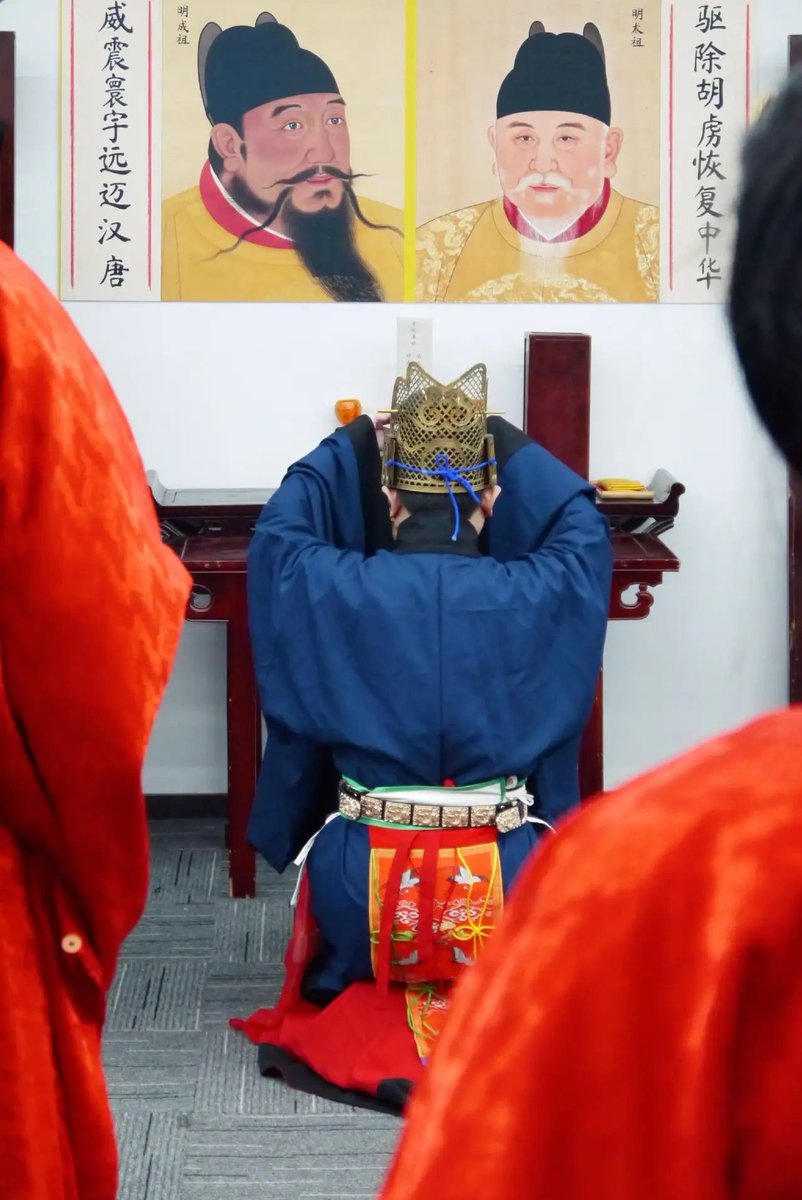 Qg9I3's tweet photo. 津门冬至祭先贤
冬至阳生，津卫同庆。 今日，汉服祭典，缅怀明太祖“驱元复汉”与明成祖“赐名天津”之功。适逢建卫621周年，海河儿女以此传承礼乐，致敬城市根脉。#明制汉服 #大明 #传统服饰 #传统文化 #冬至 https://t.co/XksH3EONSc