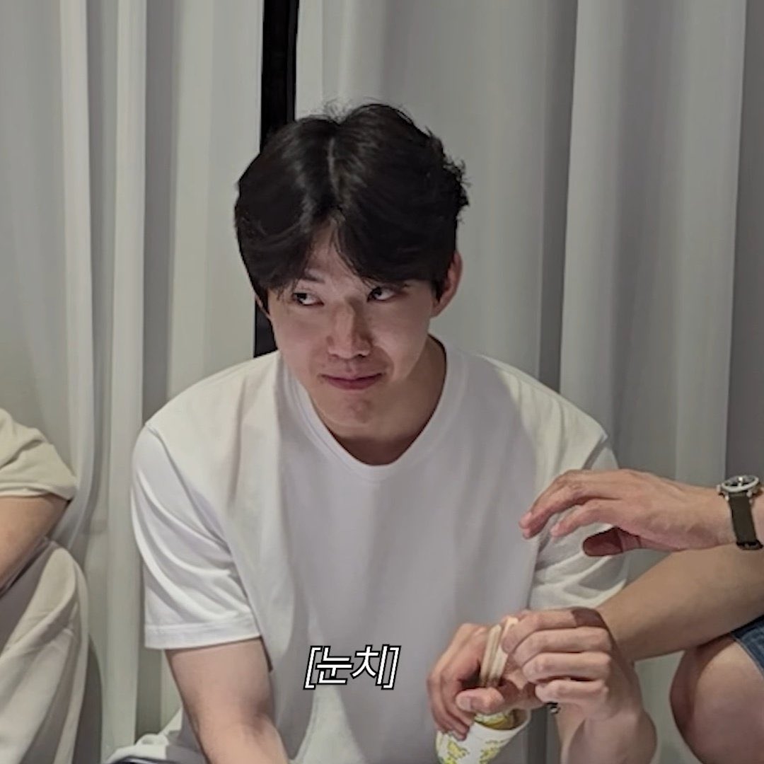 포에버영 앤드모어 전투공지가 크리스마스 담날 떴고..
도운이가 내년초에 보자 했으며 …. vcr을 올려주고있다 ..?