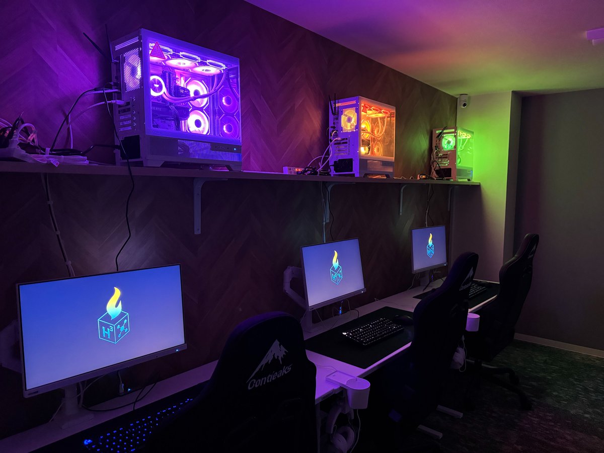 広島で
「快適にPCが使える場所」を探している方へ。

H-CUBEは
・ハイスペックPC
・高速インターネット回線
・作業／ゲームの両方に対応
したインターネットスペースです。

このアカウントでは
・空き状況・イベント情報
・PCやネット環境に関する小ネタ
・キャンペーンやお得な情報