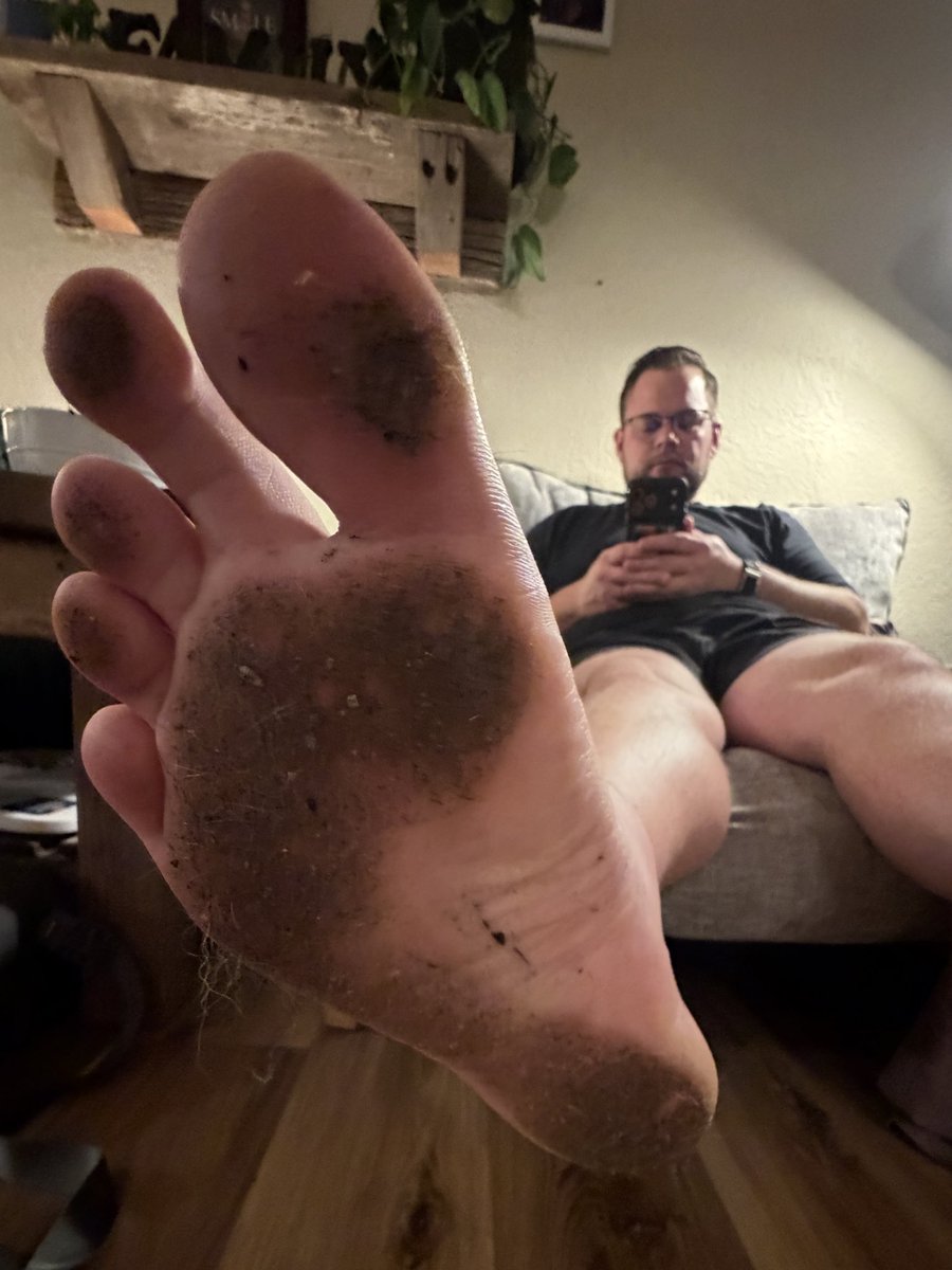 MasterDomBrett's tweet photo. BIG NASTY FEET. JUST LIKE YOU FILTHY PIG SLUTS 🫵 get to cleaning https://t.co/BugkI4NHW8