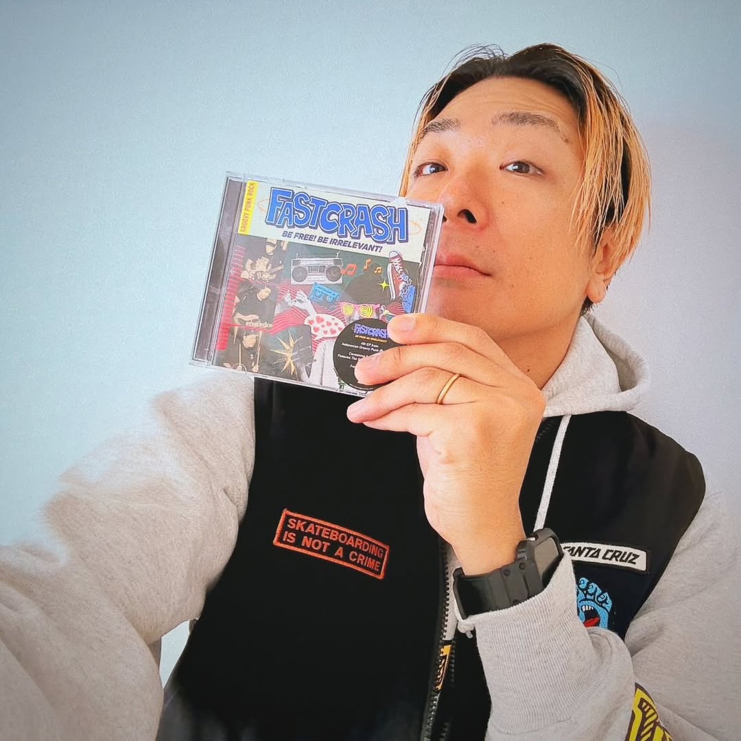 fastcrashrock's tweet photo. @shun_TF -san from @TOTALFAT_crew sent us this photo and it really made our day! Thanks, Shun-san and @riseandgrindrec !
#totalfat #fastcrash #befreebeirrelevant #riseandgrindrecords #punkrock https://t.co/YuvevaygM7