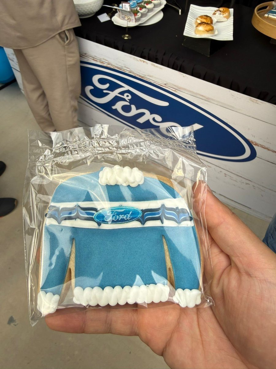 The beauty of being part of a worldwide team? Daily glimpses into workplaces and celebrations across the globe! Thanks to Jorge Martinez for the tour of Ford México's festive displays for the holidays. 

How does your office celebrate the end of year festivities?

#WeAreFord