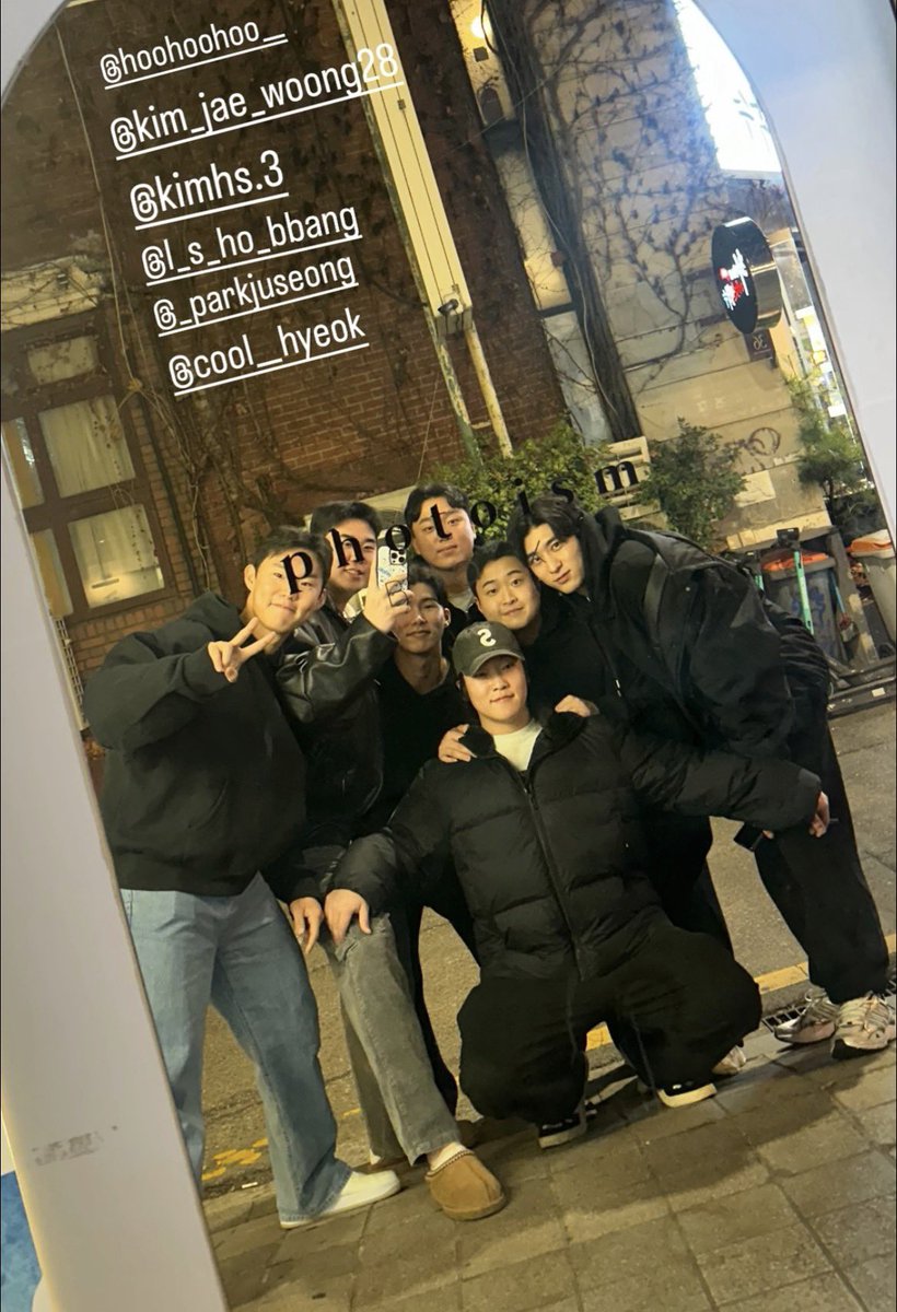 rae913_'s tweet photo. 이모임 계산사건의 전말
원래 정후가사려고했다
하성이형이 와서 하성이형이 사기로했다
옆테이블 강호동아저씨가 계산했다(?) https://t.co/5bA7Lte99t