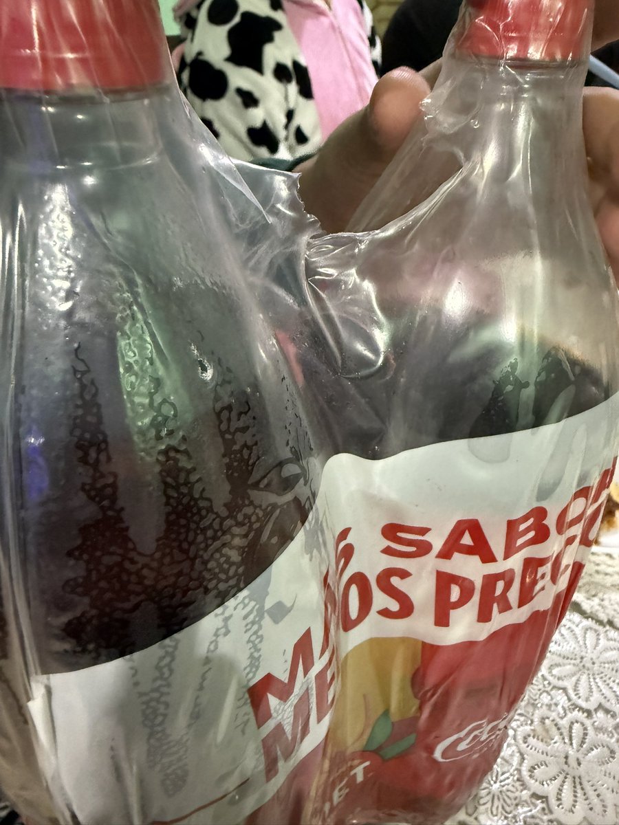 ani_carrillo_'s tweet photo. Ahora que @CocaColaMx @CocaCola??
Xq las botellas tan vacías?? https://t.co/d9YvrSsijf