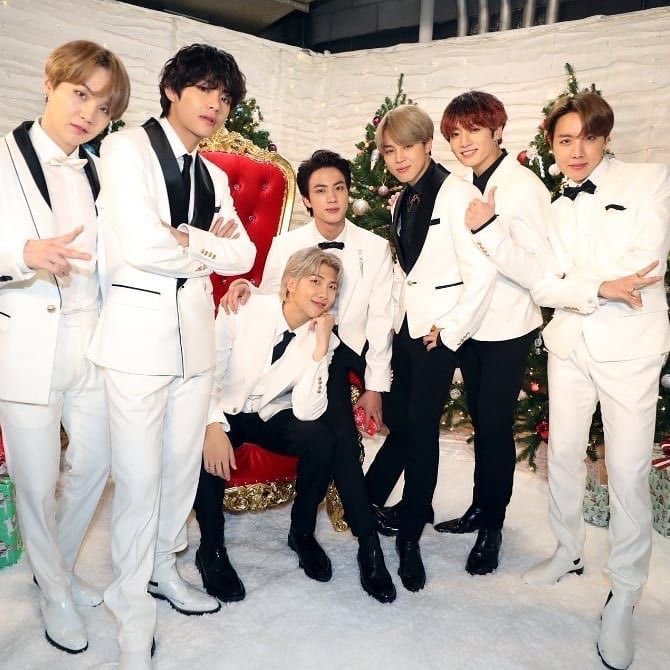 koremoonrj's tweet image. Merry Christmas 🎄🎁