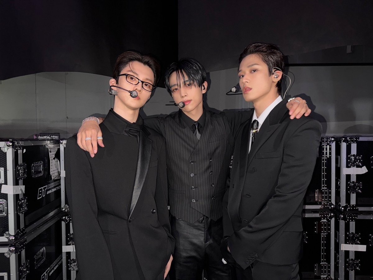 We came back again for the year-end special stage, being the gentlemen that we are. While thinking about The B who manifested it, we prepped this performance wholeheartedly. Hope you enjoy Like I Love You thoroughly!