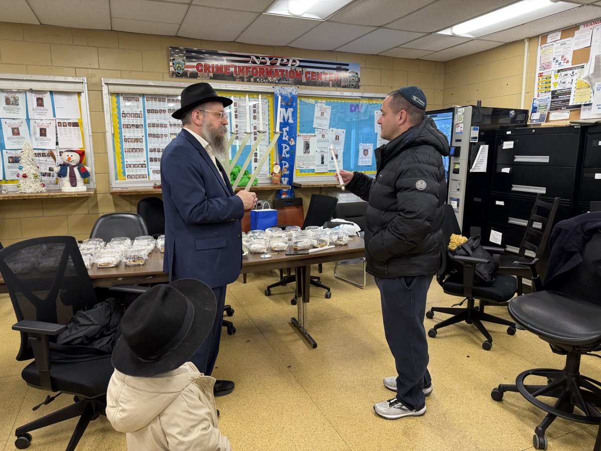 NYPD 61st Precinct tweet media