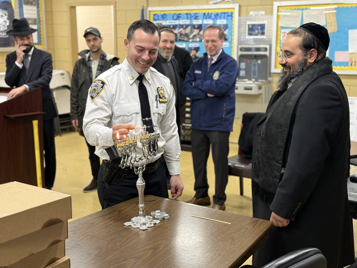 NYPD 61st Precinct tweet media