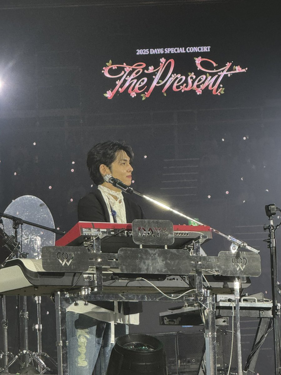 uniqueun1's tweet image. 251220🎄 2025 DAY6 Special Concert ‘The Present’ 

My cutest one 🥰

#WONPIL #원필 #DAY6 #데이식스