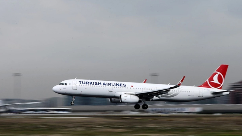 HurriyetiHaber's tweet image. #SONDAKİKA #Arnavutluk #ucak #thy 
🚨ÖZEL HABER
🔴ARNAVUTLUK’A UÇAK HİBE ETTİK! Yangına uçak yok siyasi şova var
📝Türkiye yaz aylarında orman yangınları ile uğraşırken ve yeterli sayıda yangın söndürme uçağı olmamasından dolayı bu mücadelede yetersiz kalırken, Türkiye,