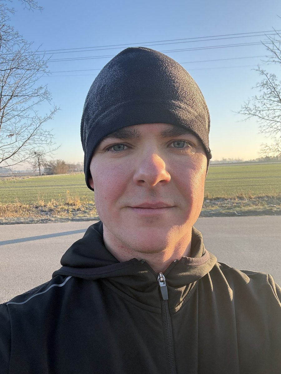 RzepeckiLuki's tweet image. Mroźne Boże Narodzenie! U mnie -11, a jak u Was?😎

Dobrych Świąt!🎄Lecę dalej😉🏃‍♂️‍➡️🏃‍♂️‍➡️