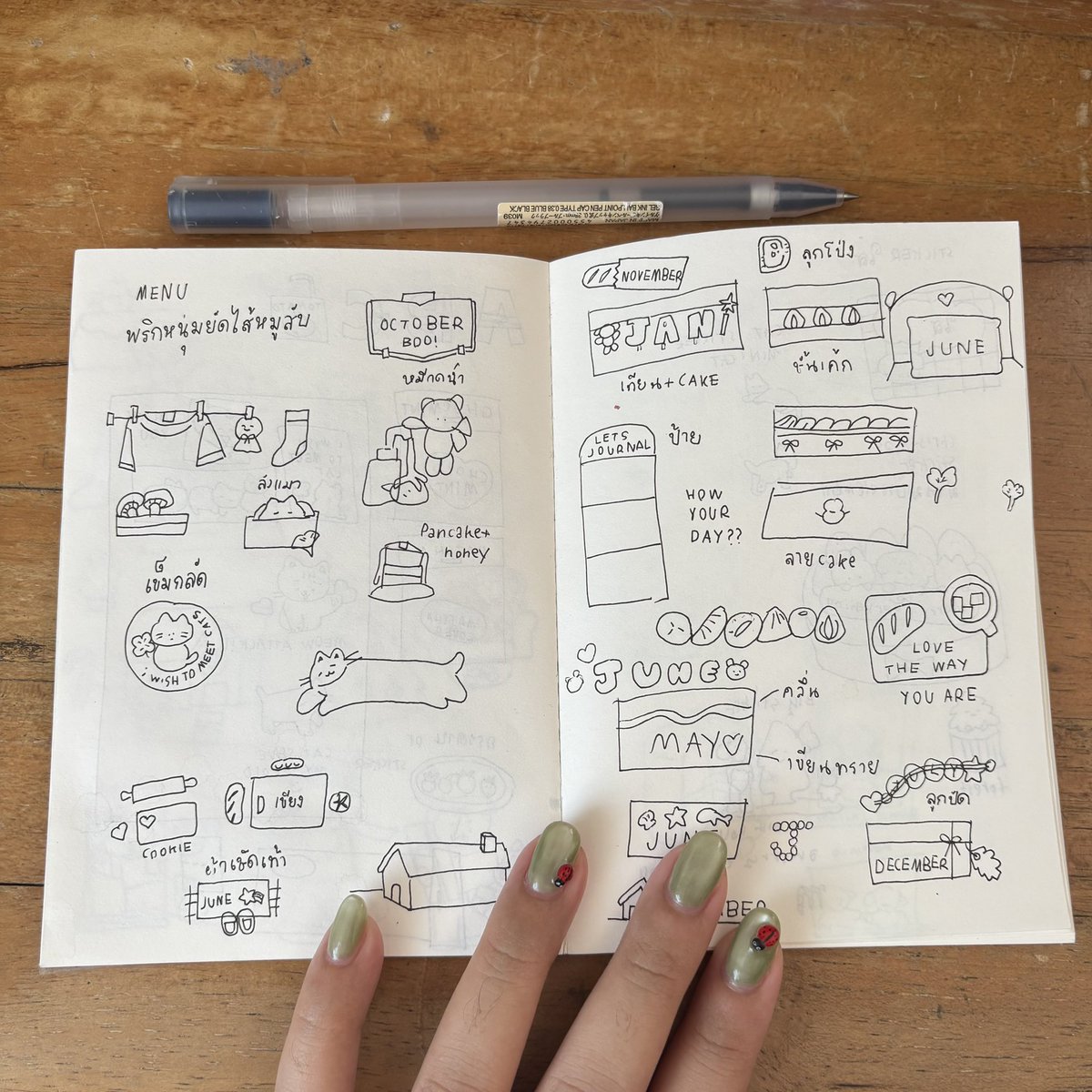 bbordinary's tweet image. อาจจะไม่ได้เขียนแพลนเนอร์ประจำแต่มีสมุดที่จดสารพัดอย่าง 🤣 ส่วนใหญ่เป็น quick note ตอนมีไอเดียแว๊บเข้าหัวก็รีบจดลงไปก่อน มีทั้งภาพร่างและเมนูกับข้าว 555555555