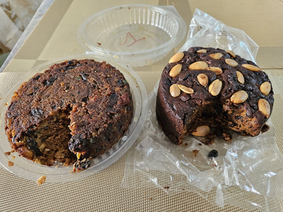 nirupamakotru's tweet image. Guess which cake is the real thing ie authentic plum cake from A-1 stores and bakery, #Bandra, and which is the one from #Theobroma in Fort 🙄
(same price, yet perceptible difference in taste.) 
BTW @TheobromaIndia your online booking system sucks. Day before yesterday was the