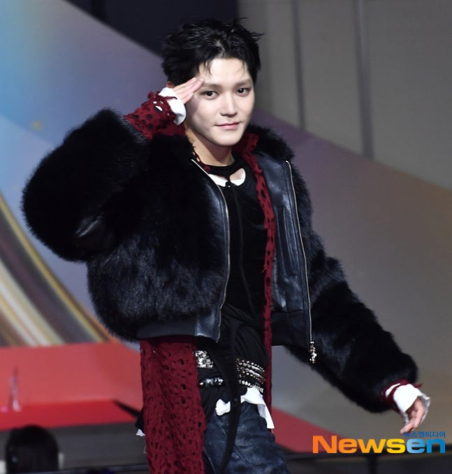 KVerselife's tweet image. #TAEYONG of #NCT at the red carpet of 2025 SBS Gayo Daejeon           

#SBSGAYODAEJEON2025