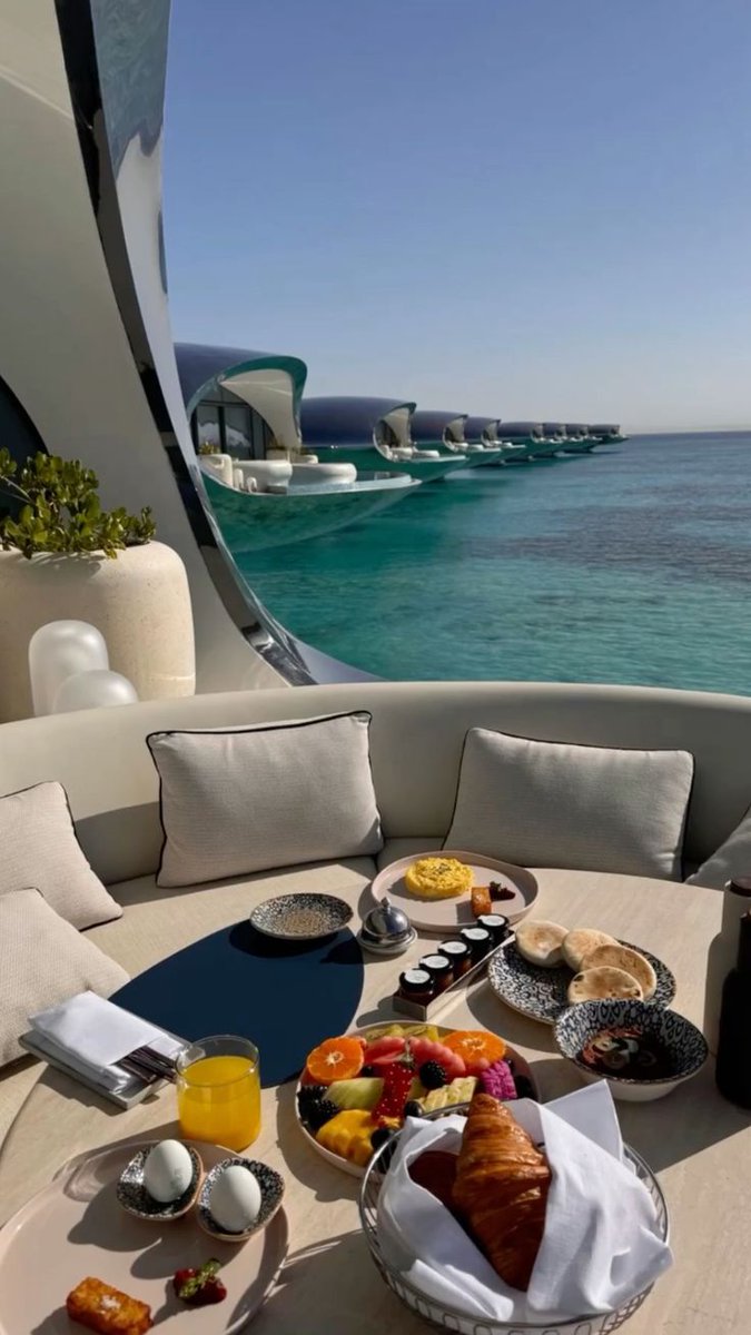 Emermuo's tweet image. Merry Xmas

Can I get a GM guys