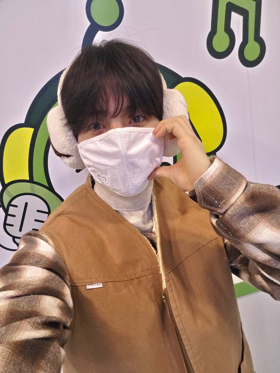 [📸]

25.12.25
KBS Cool FM <#이은지의가요광장>

♡。·˚˚·  ·˚˚·。♡
𝒎𝒆𝒓𝒓𝒚 𝒄𝒉𝒓𝒊𝒔𝒕𝒎𝒂𝒔
♡。·˚˚·  ·˚˚·。♡

#후이 #HUI