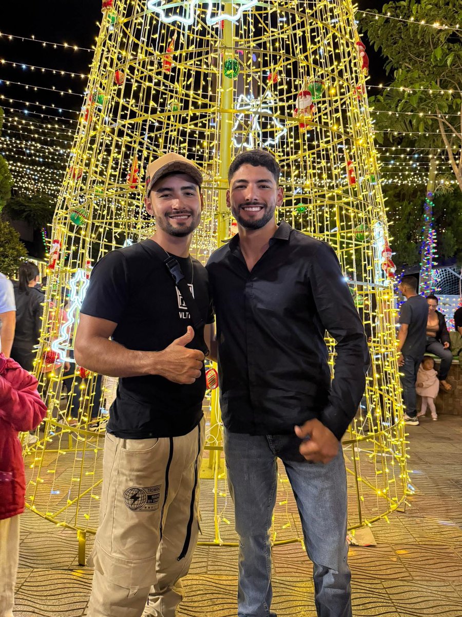 Maximo_O2O's tweet image. Que pasen feliz noche buena, acá fotico con @rusty12zp ✌🏽