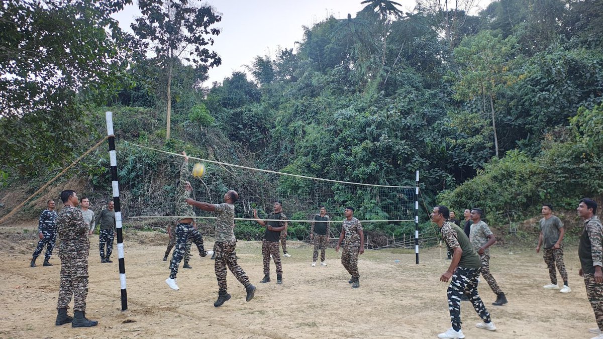 48bnCrpf's tweet photo. Strong teams are built beyond duty hours. Evening games at 48 Bn CRPF, Jiribam, Manipur strengthened fitness, camaraderie and esprit de corps among the troops. #48BnCRPF #CRPF #Jiribam #Manipur #EveningGames #FitForce 🇮🇳” https://t.co/9tUVh0yO1T