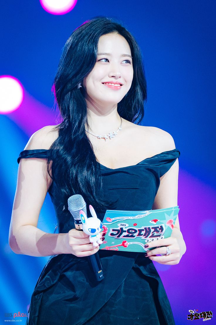 ivesstyles's tweet image. YUJIN MAKES GAYO HISTORY
#YUJIN6thGayoDaejeon