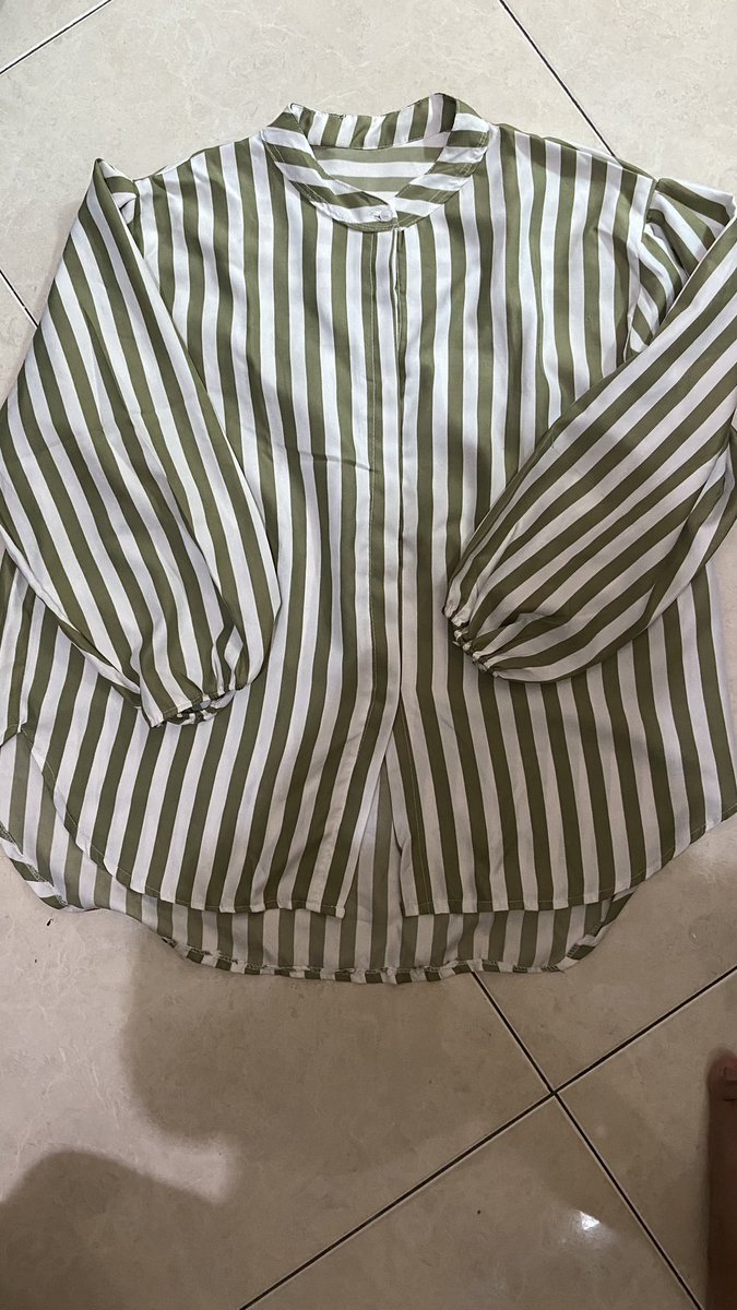 chaaajasih's tweet photo. kemeja salur ld besar fit to XL 
only 25k https://t.co/21sK52kKSS