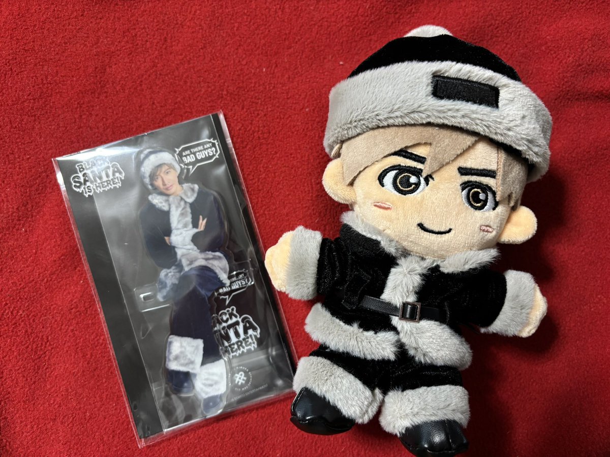 わーい🙌✨ ブラックサンタのぬいタクとアクスタが届いた❤️ 可愛いん