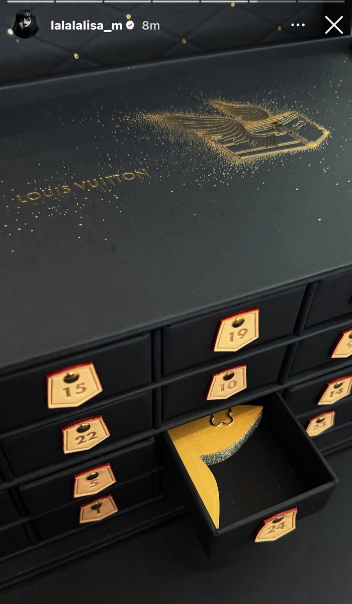 #LISA IG story updates: 

“nanist 🫶🏻🎄”

<a href="/wearelloud/">LLOUD</a> <a href="/LouisVuitton/">Louis Vuitton</a>